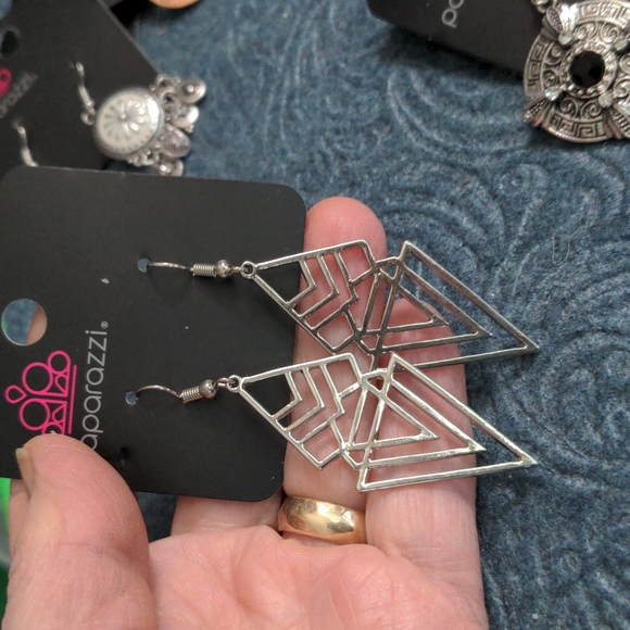 Five Pairs of New Paparazzi Pierced Earrings A153 - Picture 5 of 7